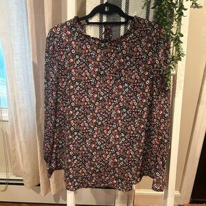 Lofts Women's Top size large with tie-back closure behind the neck.